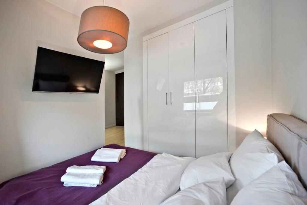 Gieldowa 4d - One Bedroom P&o Serviced Lägenhet Warszawa