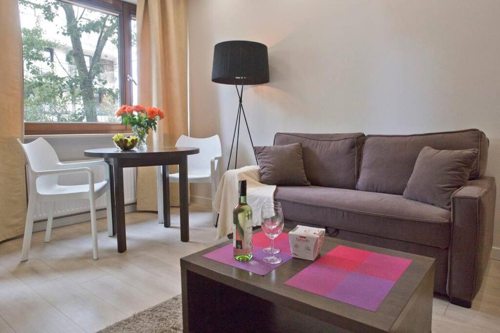 Gieldowa 4d - One Bedroom P&o Serviced Apartament Warszawa